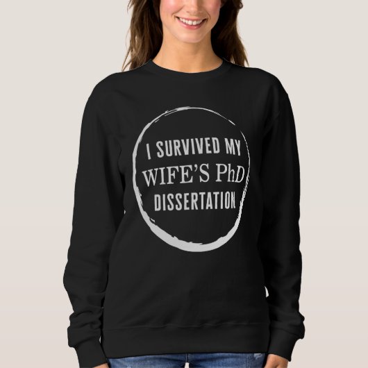 Sweatshirt PHD I Survived My Wifes PhD Dissertation Doctorate (Devant)