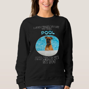 Sweatshirt Pose Par Piscine Et Hang W Boîte