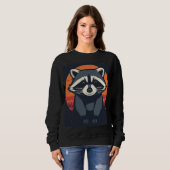Sweatshirt Powered by Cuteness and Raccoon Vibes. T-Shirt (Devant entier)