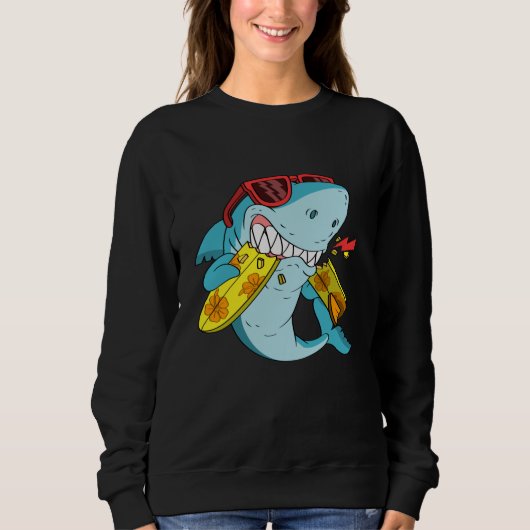 Sweatshirt requin en colère mord une planche de surf (Devant)