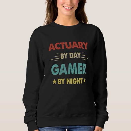 Sweatshirt Retro Actuary By Day Gamer By Night (Devant)