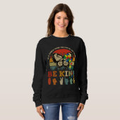 Sweatshirt Retro Be Kind Puzzle Butterfly ASL Teacher Autism (Devant entier)