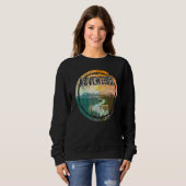 Sweatshirt Retro Sunset Natural Lake Mountain Adventure Await (Devant entier)