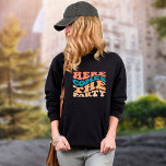 Sweatshirt Retro Voici le Parti Bachelorette Party<br><div class="desc">Bachelorette Bachelorette Mignonne Sweatshirt noire pour les amis de la mariée à porter pendant sa soirée de bachelorette. Texte simple qui dit Voici le Parti. Le sweatshirt parfait pour les seins. Voir les sweatshirts du Parti correspondant pour la mariée.</div>