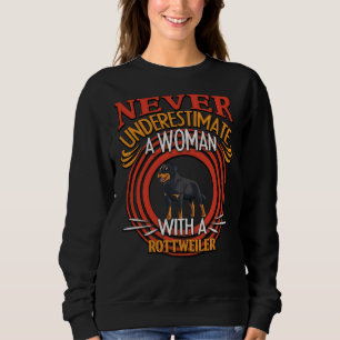 Sweatshirt Rottweiler Ne Sous-Estime Jamais Une Femme Avec Pi