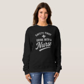 SWEATSHIRT SÉCURITÉ D'ABORD + BUVEZ AVEC UNE INFIRMIÈRE (Devant entier)