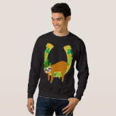 Sweatshirt Sloth Napping sur Leprechaun Horseshoe St Patrick' (Devant entier)
