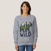 Sweatshirt Stay Wild Bear Tee - Adventure Await! (Devant entier)