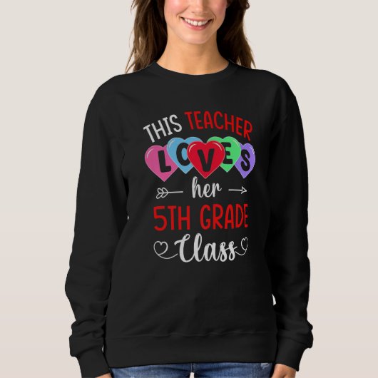Sweatshirt THIS TEACHER LOVES HER 5TH GRADE CLASS Shirts Vale (Devant)