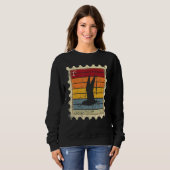 Sweatshirt Timbre-poste avec un oiseau volant au coucher du s (Devant entier)