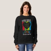 Sweatshirt Un gros morceau de mon coeur a l'autisme et c'est  (Devant entier)