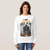 Sweatshirt Un rassemblement éffrayant d'Halloween dans la mai (Devant entier)