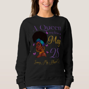 Sweatshirt Une Reine Est Née Le 28 Mai Vivant Ma Vie Bénie