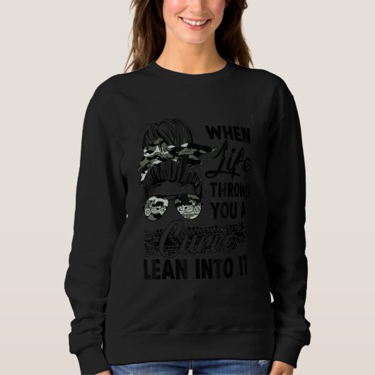 Sweatshirt When life throws you a curve  motorcycle saying qu (Devant)