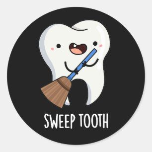 Sweep Tooth Funny Dental Pun Dark BG Ronde Sticker