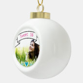 Sweet 16 Aangepaste foto Typografie Banner Keramische Bal Ornament (Rechts)