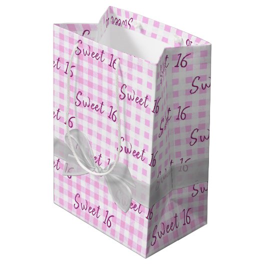 Sweet 16 Birthday Bow op Gingham Medium Gift Bag Cadeauzakje (Achterkant Gekanteld)
