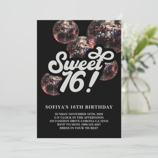Sweet 16 Groovy Disco Ball Verjaardag Uitnodiging (Staand voorkant)