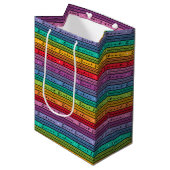 Sweet 16 Verjaardag Regenboog Stripes Medium Cadeauzakje (Voorkant Gekanteld)