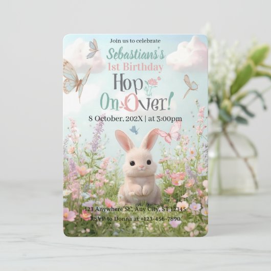 Sweet Bunny Meadow verjaardagsuitnodiging - grilli Kaart (Staand voorkant)