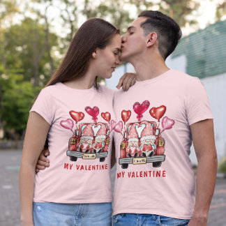 Sweet Gnome Couple in Truck My Valentijn Unisex T-shirt