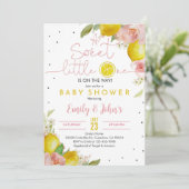 Sweet Little One Lemon Baby shower Invitation rose (Debout devant)