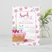 Sweet One Cherry Cake Bunny Invitation (Debout devant)