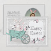 Sweet Rustic Wheelbarrow Bunny Photo Easter Feestdagenkaart (Voorkant / Achterkant)