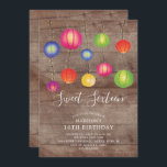 Sweet sixteen de lanterne papier Invitation d'anni<br><div class="desc">Invitation de fête d'anniversaire sweet sixteen amusante avec des lanternes colorées en papier sur un arrière - plan en bois rustique. Retournez notre invitation pour voir un dos bleu coordonné pour une touche spéciale supplémentaire.</div>