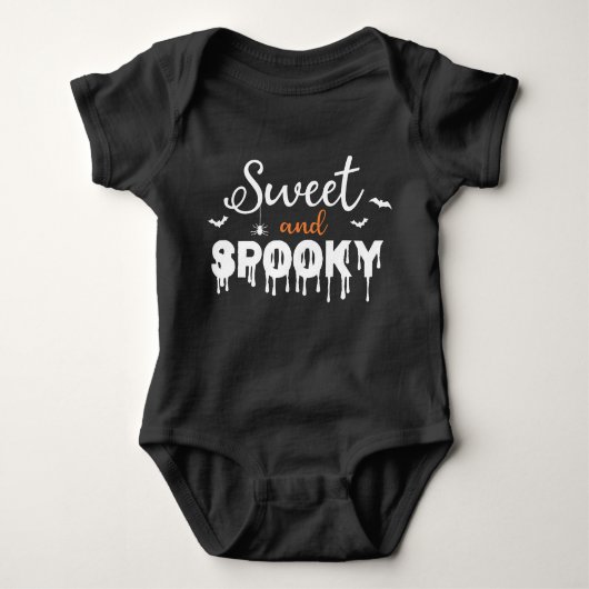 Sweet Spooky Halloween Bat Oranje Black Typografie Romper (Voorkant)