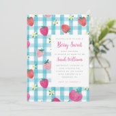Sweet Strawberry En vichy Baby shower Invitation (Debout devant)
