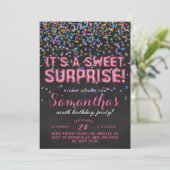 Sweet Surprise Birthday Confetti Invitation Kaart (Staand voorkant)
