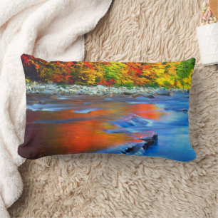 Swift River met herfstkleuren Kussen