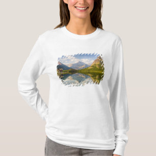 Swiftcurrent Lake met Many Glacier hotel en T-shirt