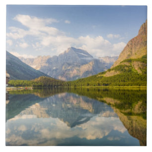 Swiftcurrent Lake met Many Glacier hotel en Tegeltje