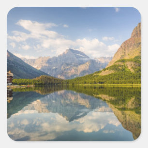 Swiftcurrent Lake met Many Glacier hotel en Vierkante Sticker
