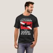 Swim My Dive Buddy Funny Shark Scuba Diving T-shirt (Voorkant volledig)