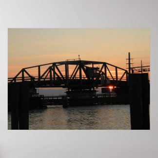 Swing Drawbridge op zonsondergang Poster