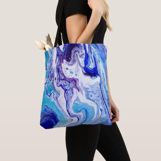Swirls of Dynamic Blues on Tote Draagtas (Dichtbij)