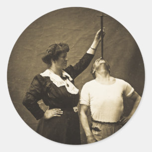 Sword Swallower en Wife Sideshow Freaks Ronde Sticker