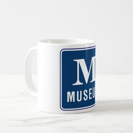 Symbole du musée Mug (Devant gauche)