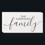 Symbole mural de nom de famille personnalisé<br><div class="desc">Ajoutez un panneau de nom de famille à votre maison, ou offrez-le à quelqu'un qui veut dire le monde à vous! Décor mural pour la ferme, la cabine ou le chalet de plage. Panneau mural personnalisé avec élégante calligraphie. Une touche parfaite pour votre décor maison ou comme cadeau de ménage....</div>