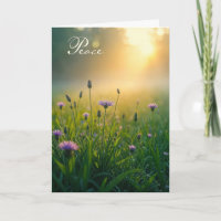 Sympathie Paarse wilde bloemen in Misty Meadow