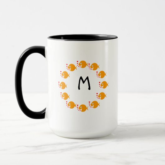 Synchroomde zwemguldvis Cute Monogrammed Mok (Links)