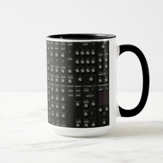 Synth noir font face à la tasse