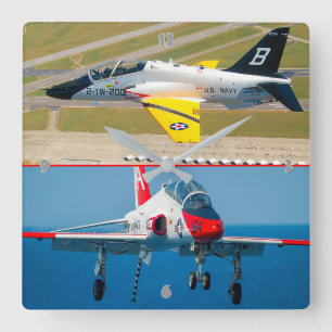 T-45C GOSHAWK VIERKANTE KLOK