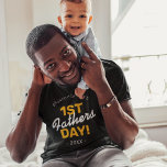 T-shirt 1ère Fête des pères<br><div class="desc">Ainsi, cette Fête du Père, offrez à votre mari un cadeau qu’il n’oubliera jamais - un t-shirt de père cool portant son nom, le dicton "1er Fête du Père" et l’année. C’est un cadeau qui lui montrera à quel point vous l’aimez et l’appréciez. Le plus intéressant dans un t-shirt personnalisé...</div>