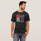 T-shirt 40 n'est pas la faucheuse mortelle mais encore (Devant entier)