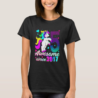 T-shirt 5 Awesome depuis 2017 5e anniversaire Unicorn Girl