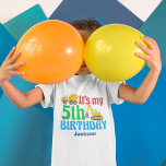 T-shirt 5e anniversaire Boy Construction Véhicule Fête Enf<br><div class="desc">Un mignon t-shirt enfant de cinquième anniversaire pour un enfant qui aime les véhicules de construction et les camions. Il y a un mélangeur de ciment jaune et un dîner à côté des mots It's My 5th Birthday et le nom de votre enfant en bleu. Un super tee-party personnalisé pour...</div>